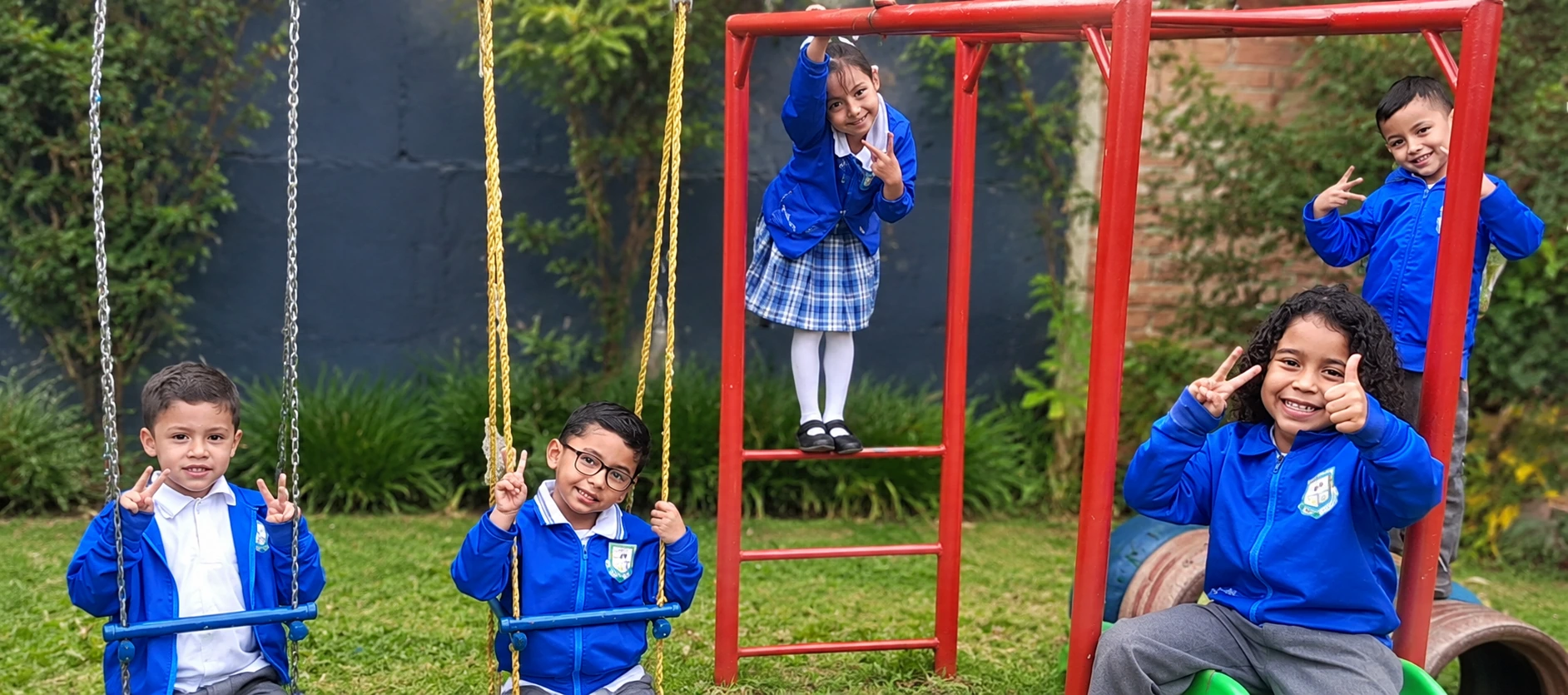 Niños jugando en el Jardín Infantil Los Sauces
