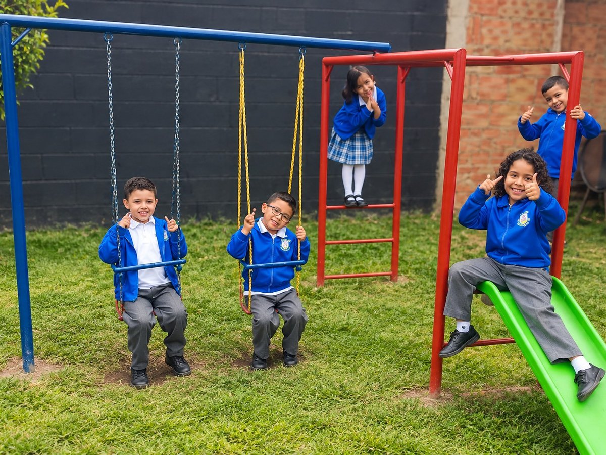 Parque infantil del Jardín Infantil Los Sauces